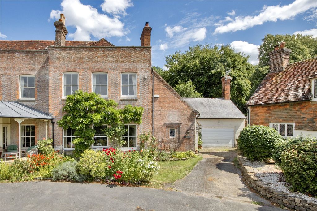 Property photo 1 of 21 Rectory Wing