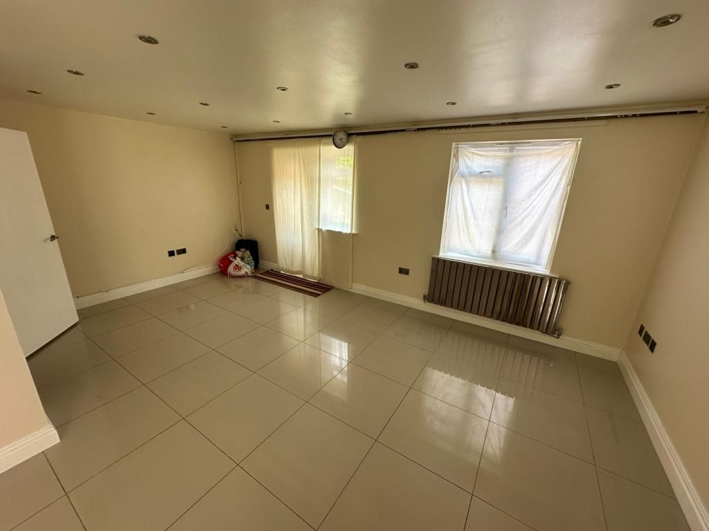 Property photo 3 of 9 Reception