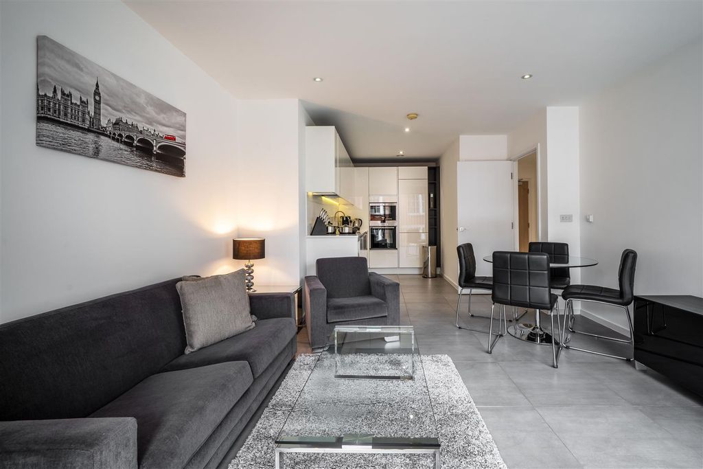 Property photo 1 of 11 Reception Room