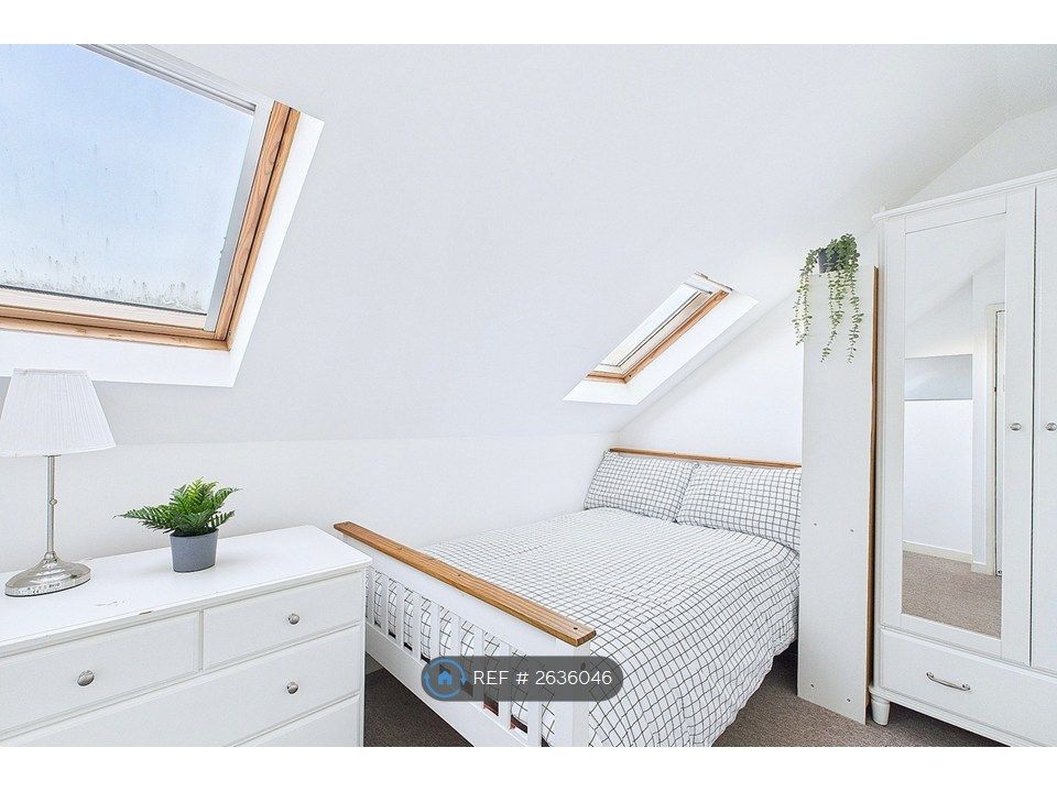 Property photo 2 of 12 Room 6