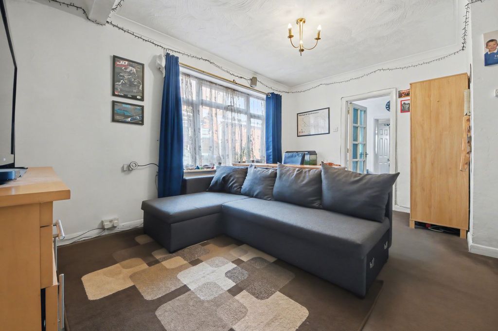 Property photo 3 of 9