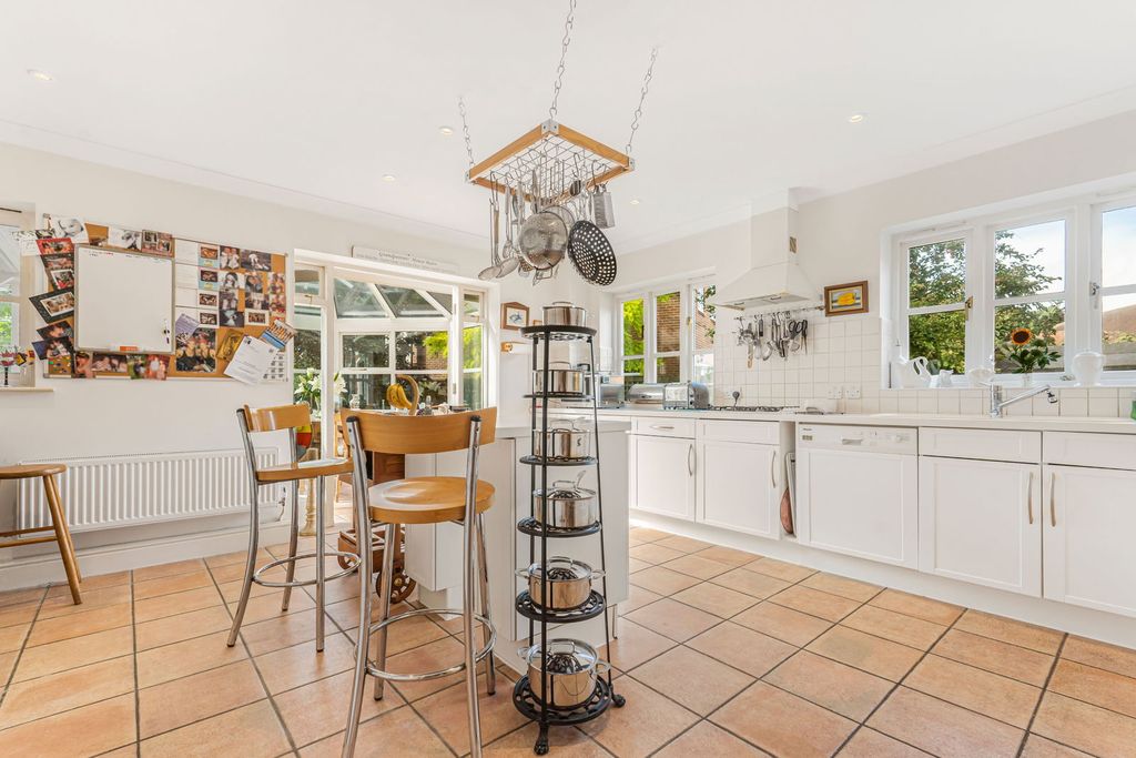 Property photo 3 of 40