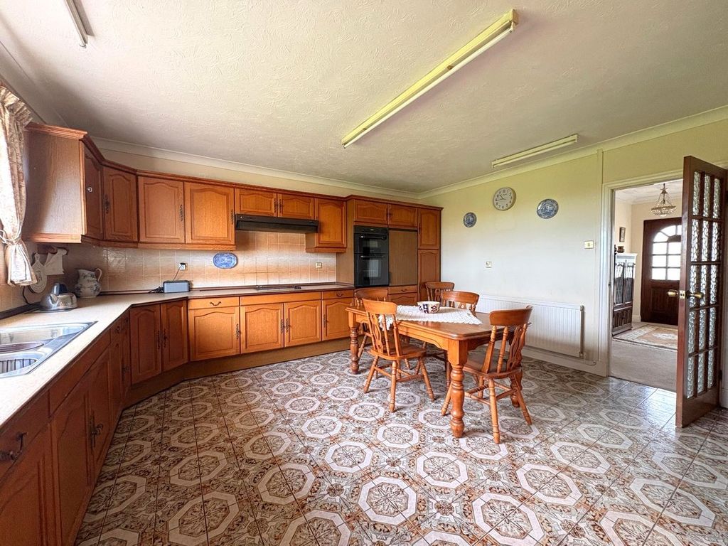 Property photo 3 of 35