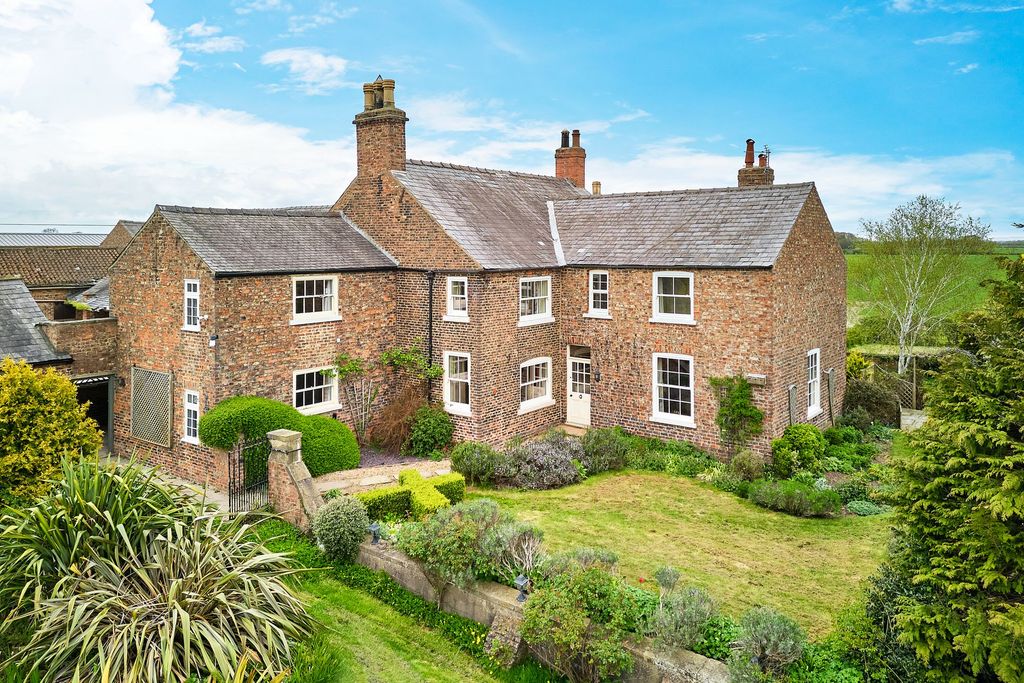 Property photo 1 of 62