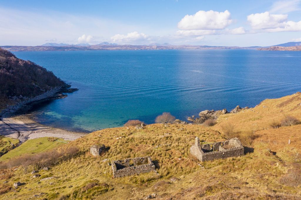 Property photo 3 of 11 Mallaig Mhor