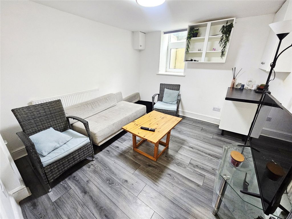 Property photo 2 of 13 Picture No. 24