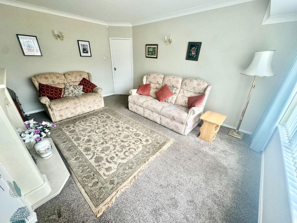Property photo 3 of 17 Living Room