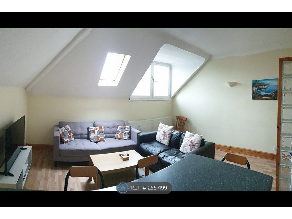 Property photo 3 of 9 Lounge