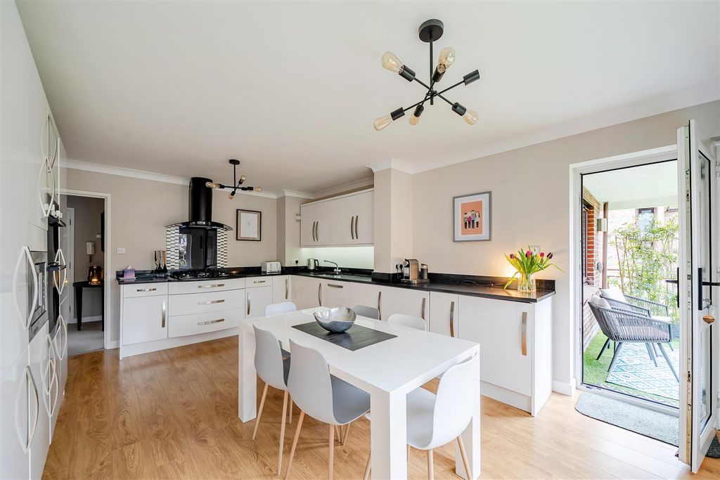 Property photo 2 of 19 1420300-17-69B0045A12Bba.Jpg