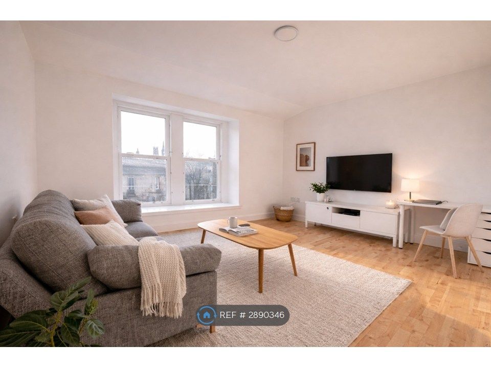 Property photo 1 of 10 Livingroom