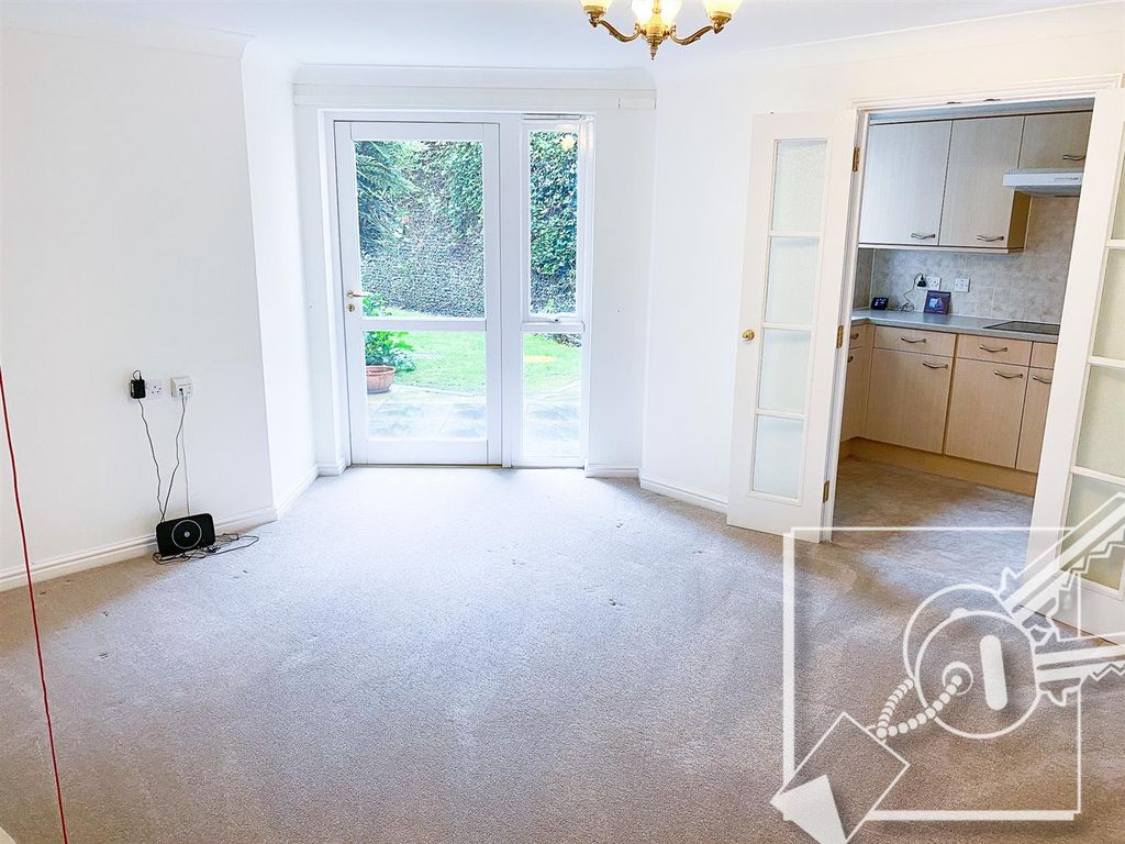 Property photo 3 of 12 Lounge