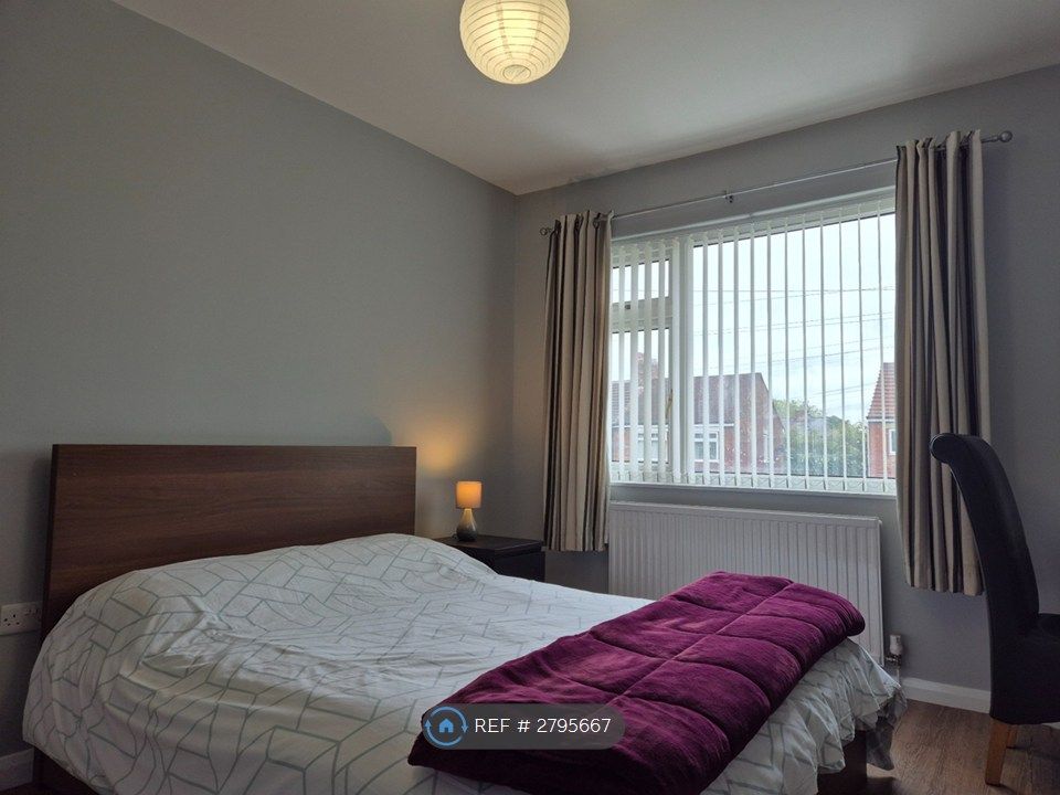 Property photo 2 of 25 First Floor Double — Quiet &amp; Ready To Go