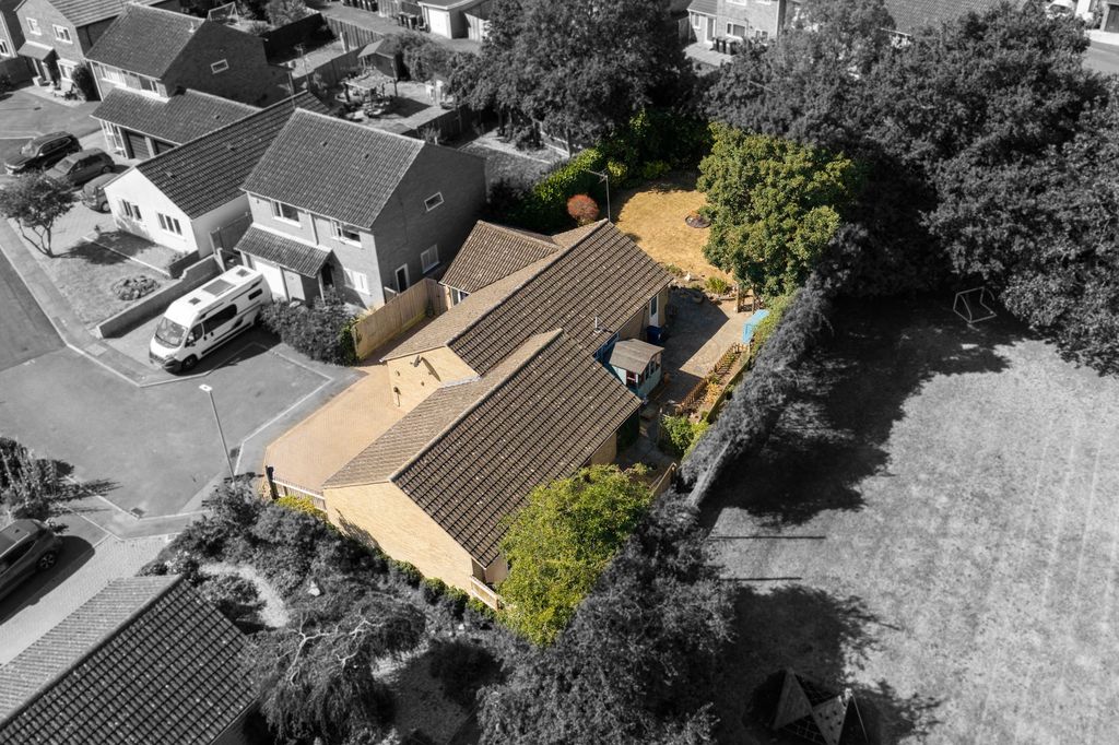 Property photo 1 of 28