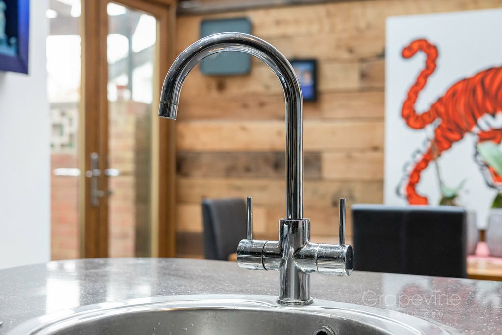 Property photo 3 of 27