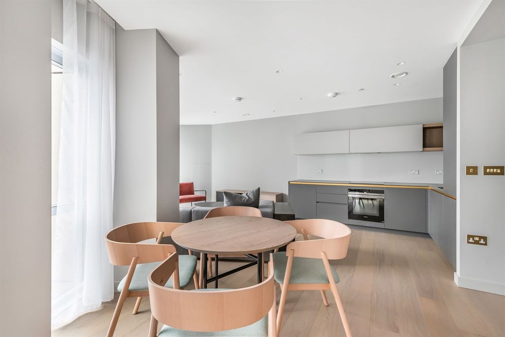 Property photo 2 of 20 Reception