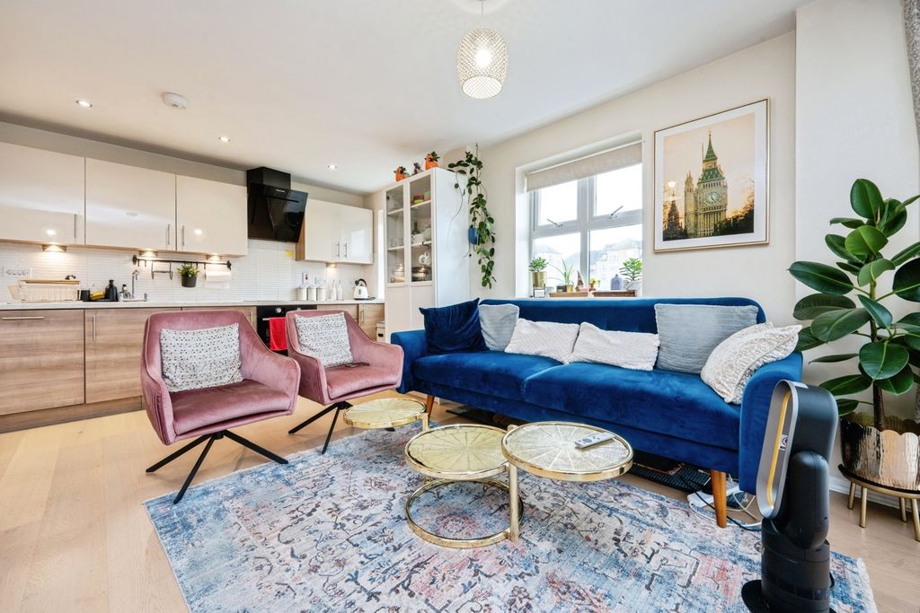 Property photo 2 of 28 Lounge/Diner