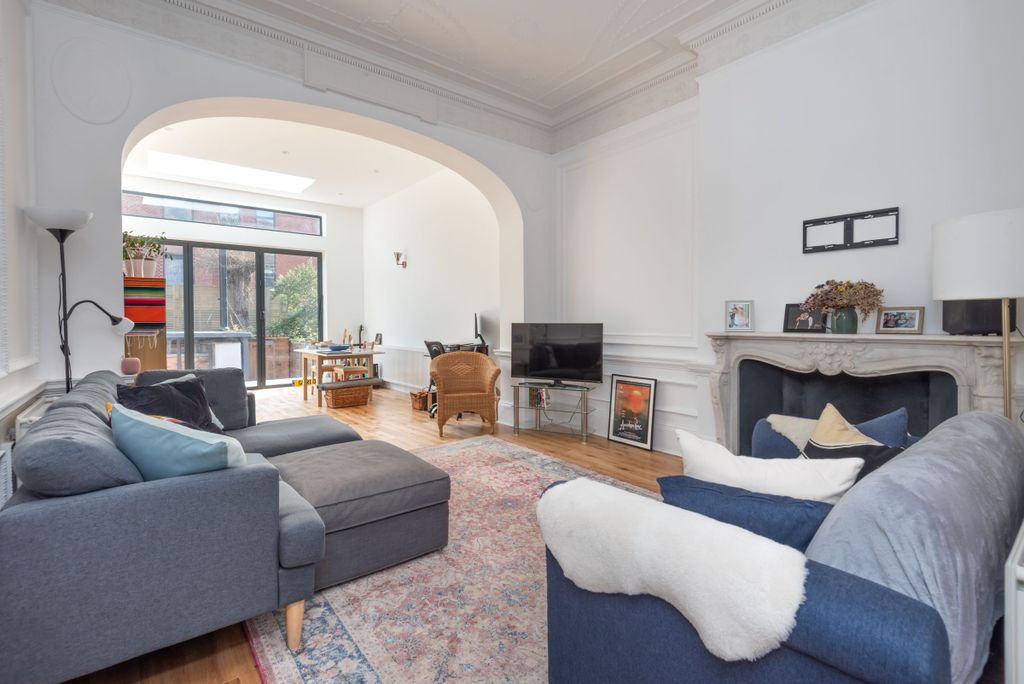 Property photo 1 of 28