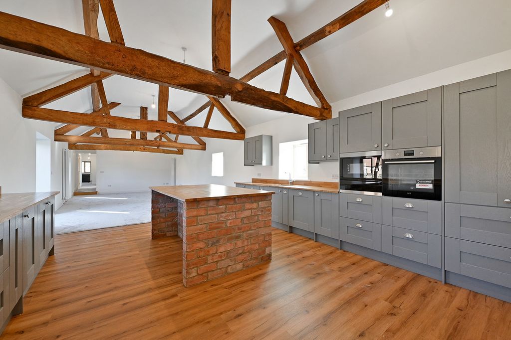 Additional image 4 of 4 bed barn conversion to rentLong Green, Tewkesbury GL19