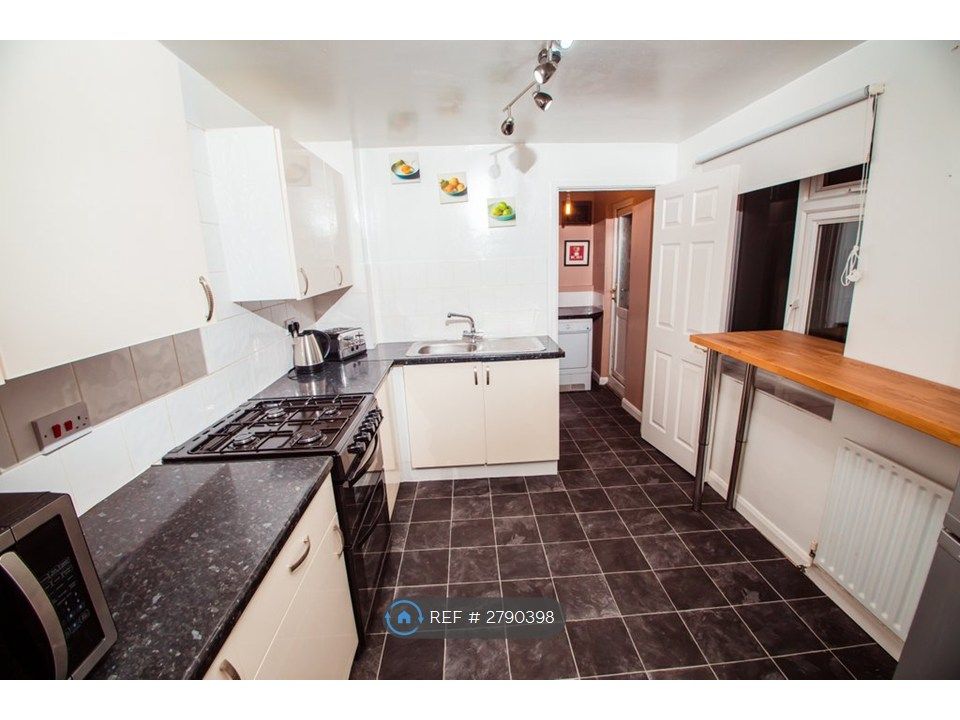 Property photo 1 of 8 Kitchen