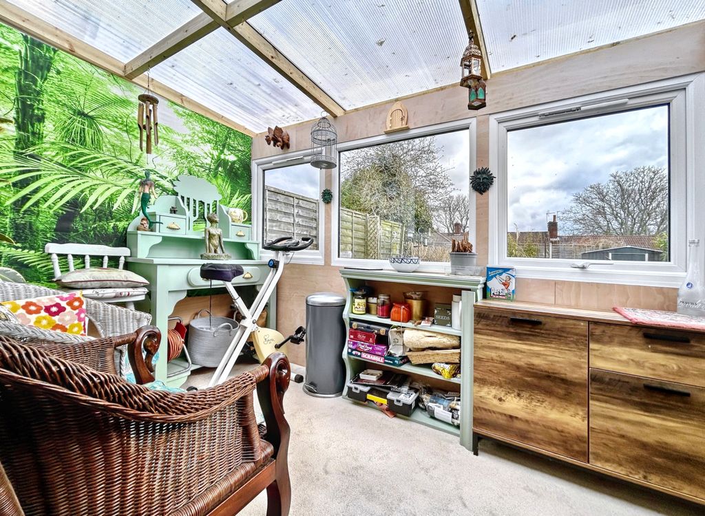 Property photo 2 of 17 Conservatory