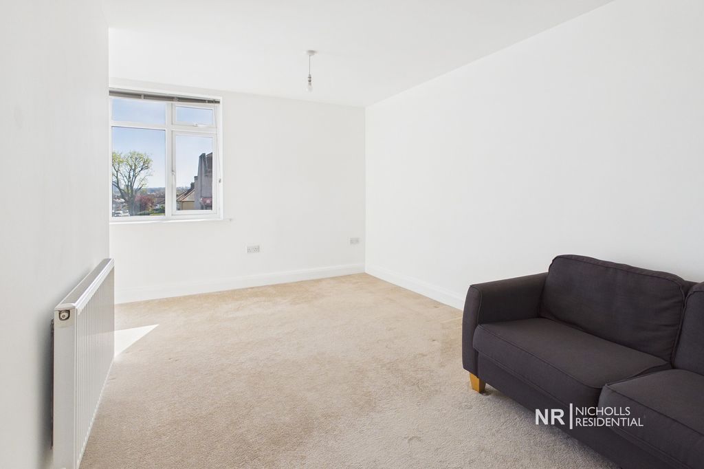 Property photo 2 of 12 Lounge