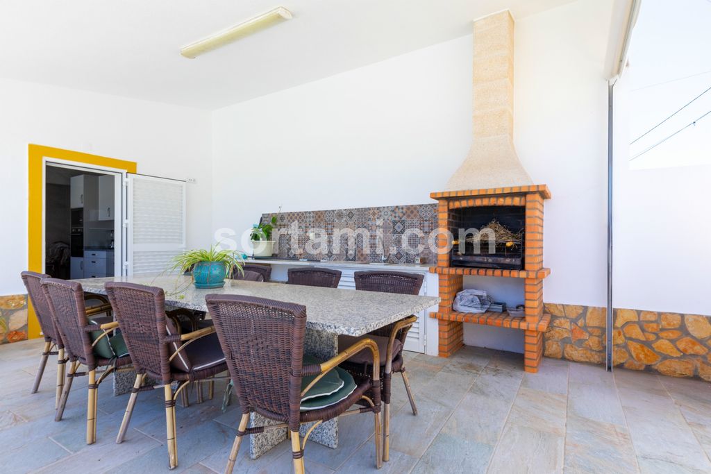 Property photo 3 of 47