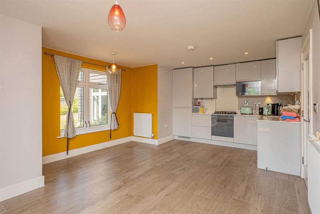 Property photo 2 of 10 Kitchen