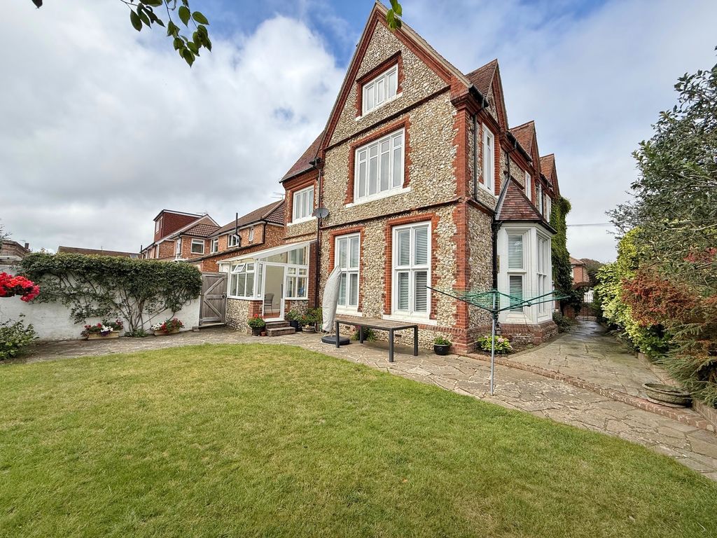 Property photo 1 of 27