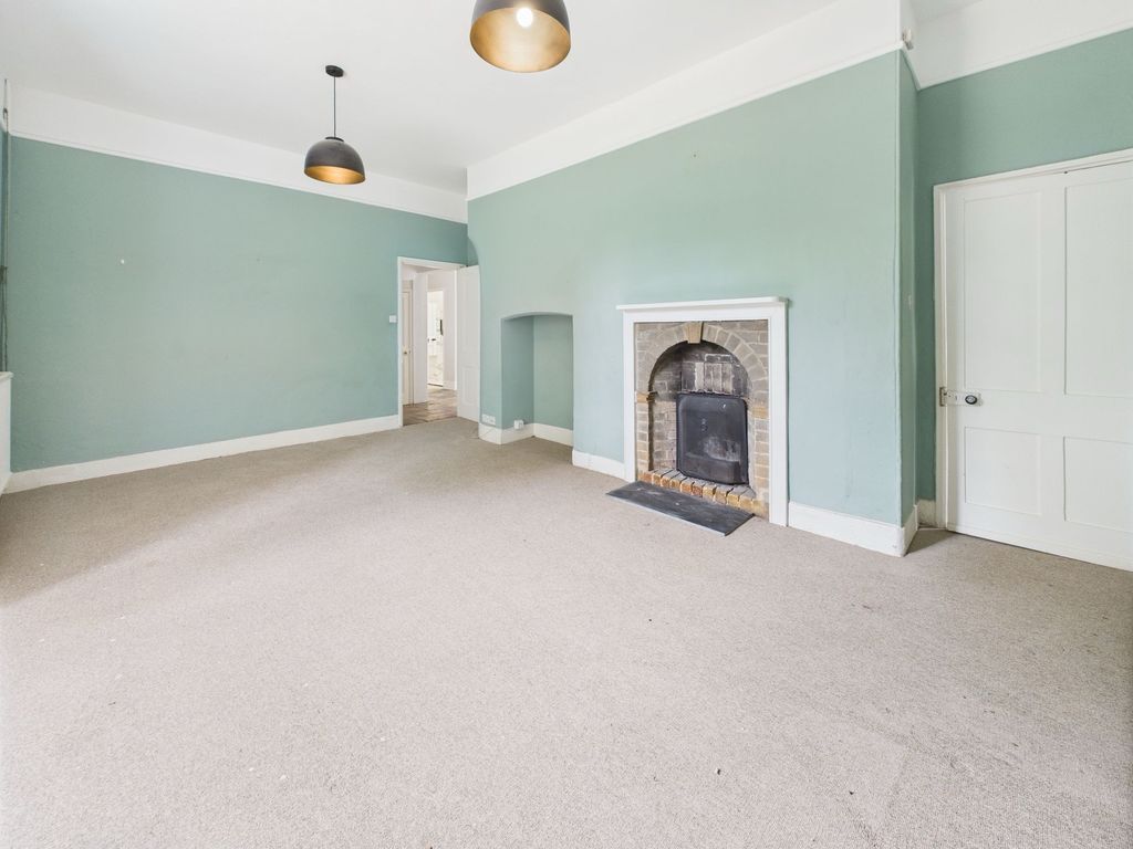 Property photo 1 of 5