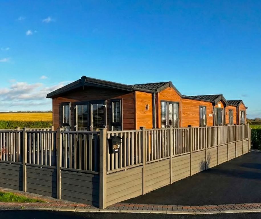 Property photo 1 of 8 1000023518