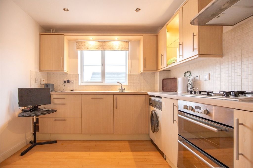 Property photo 2 of 13 Picture No. 15