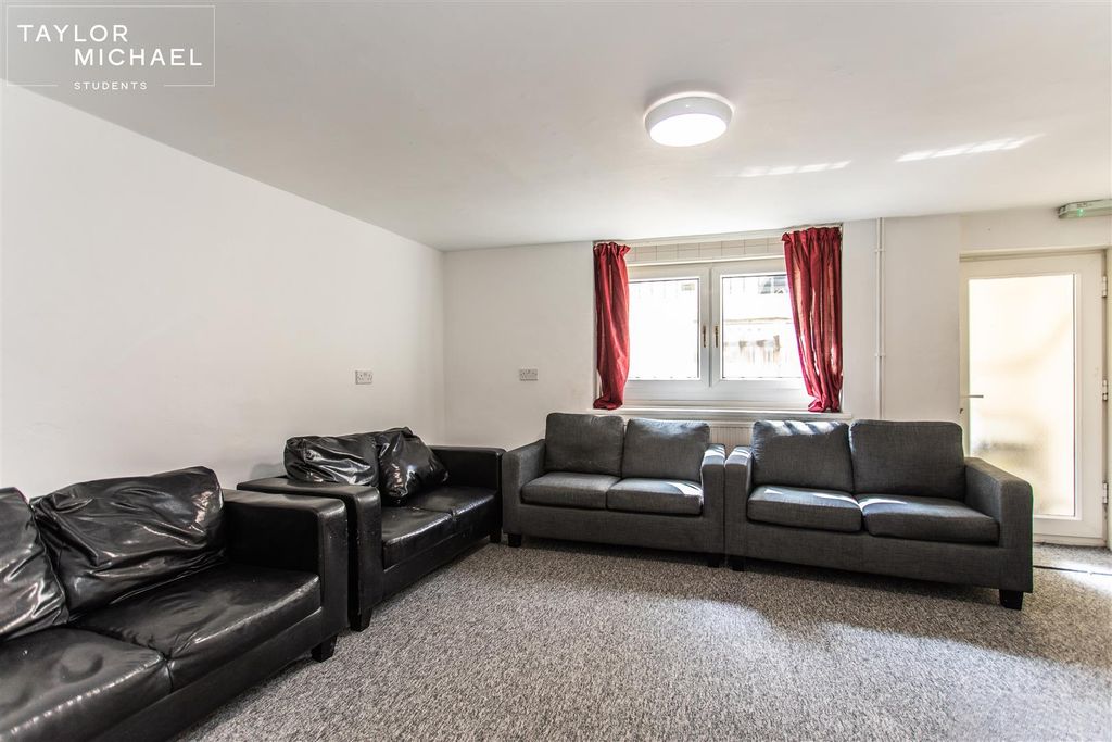 Property photo 3 of 15 Living Room