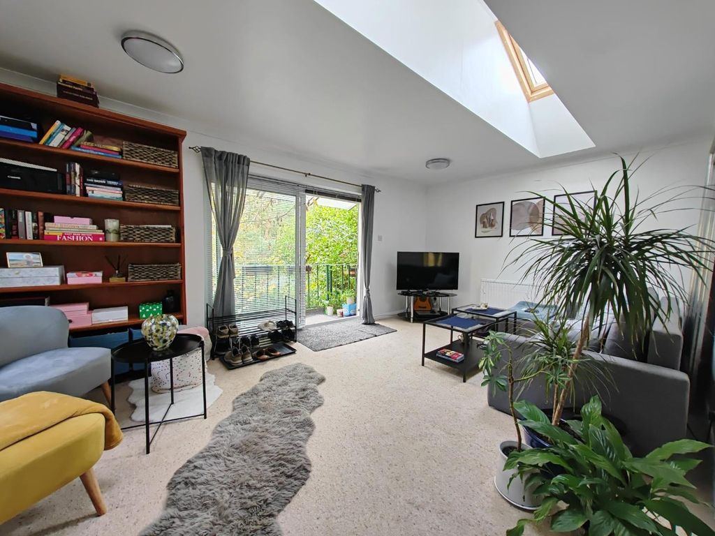 Property photo 2 of 24 1000003401.Jpg