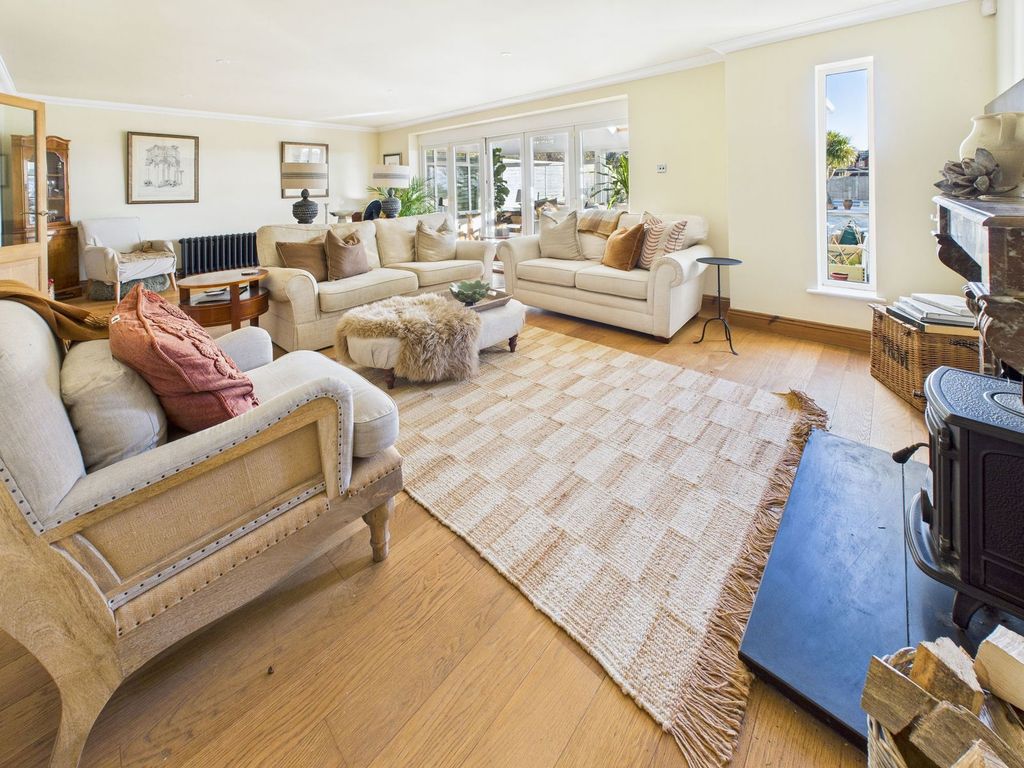 Property photo 2 of 27