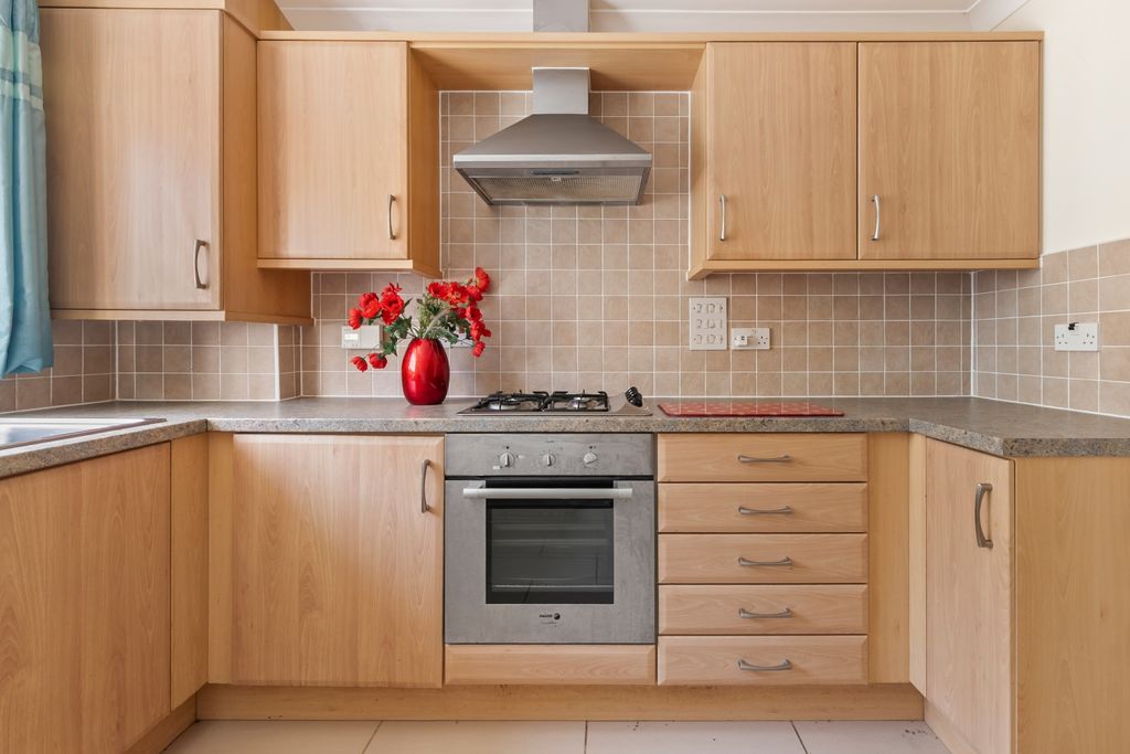 Property photo 3 of 15 Image00015