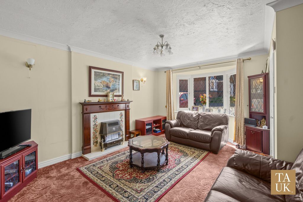 Property photo 3 of 19