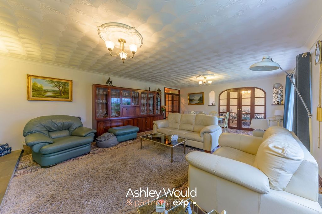 Property photo 3 of 25