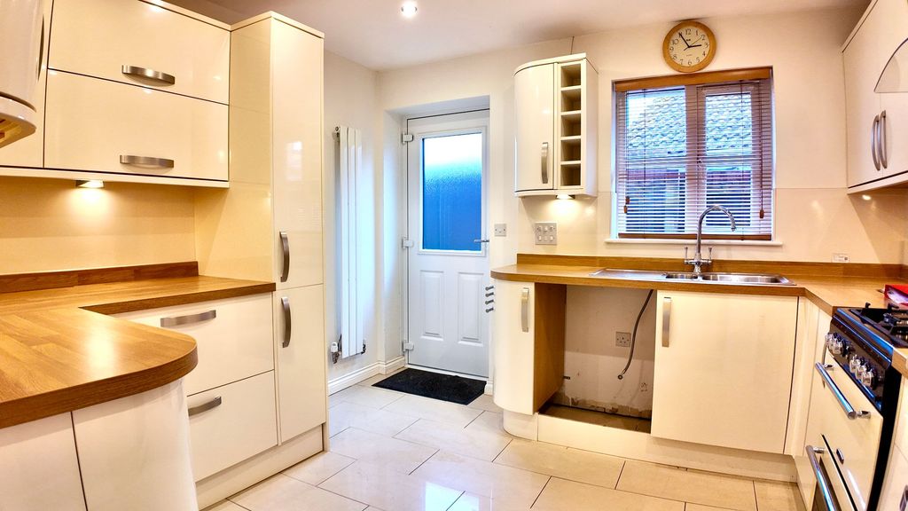 Property photo 2 of 22