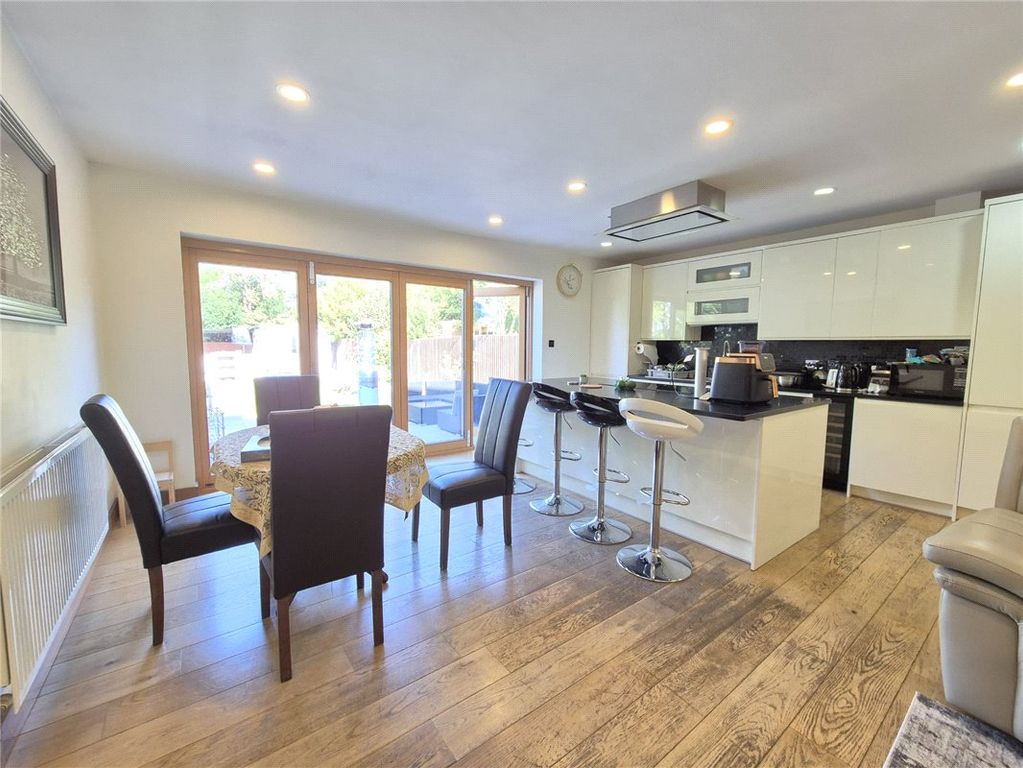 Property photo 2 of 14 Picture No. 28