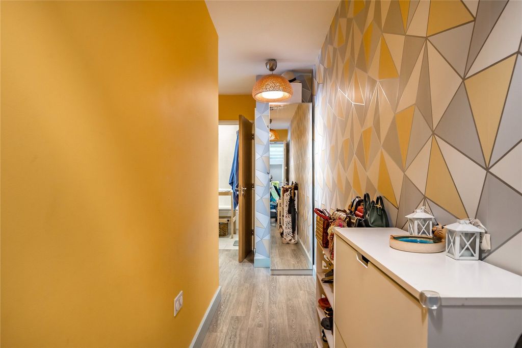 Property photo 3 of 12 Hallway