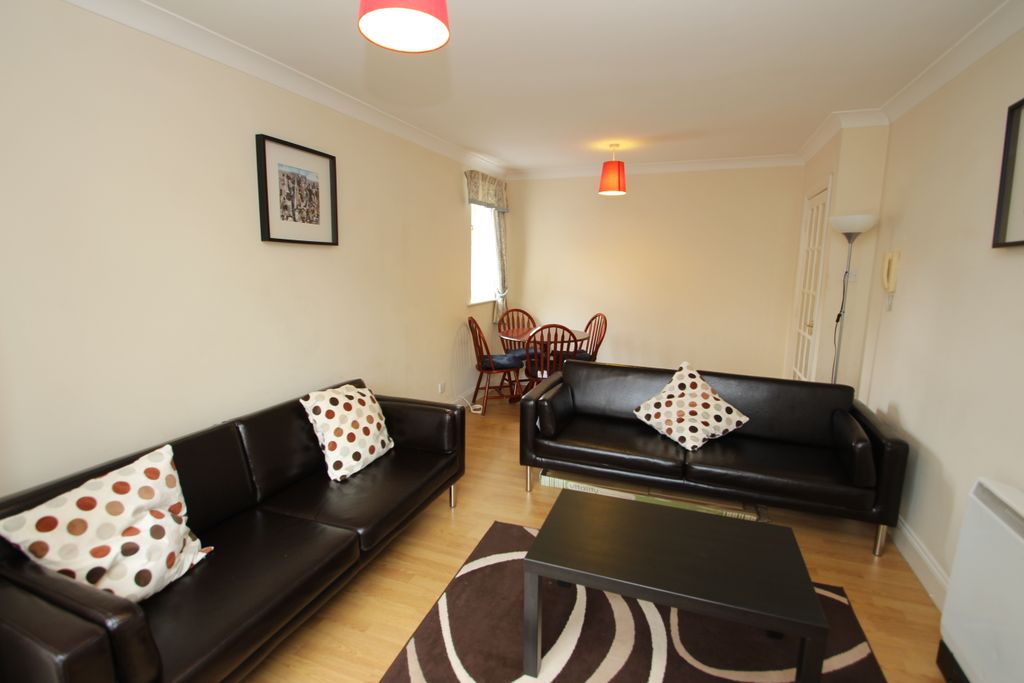 Property photo 1 of 16 Lounge