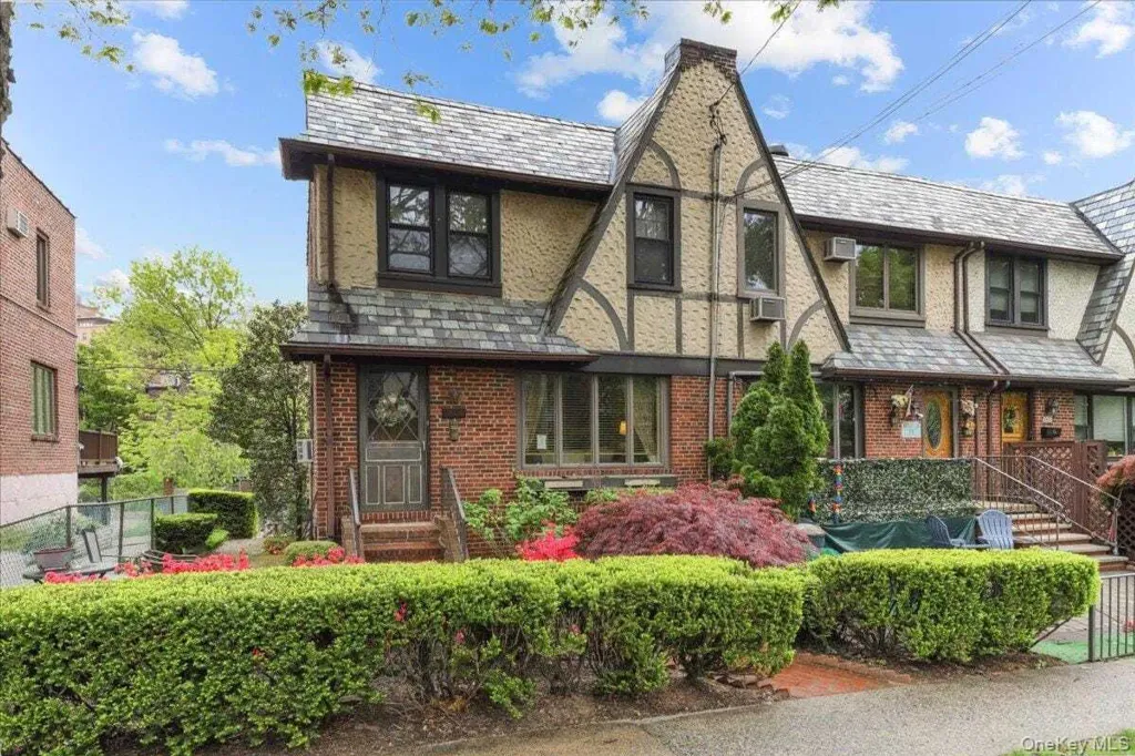 Property photo 1 of 25