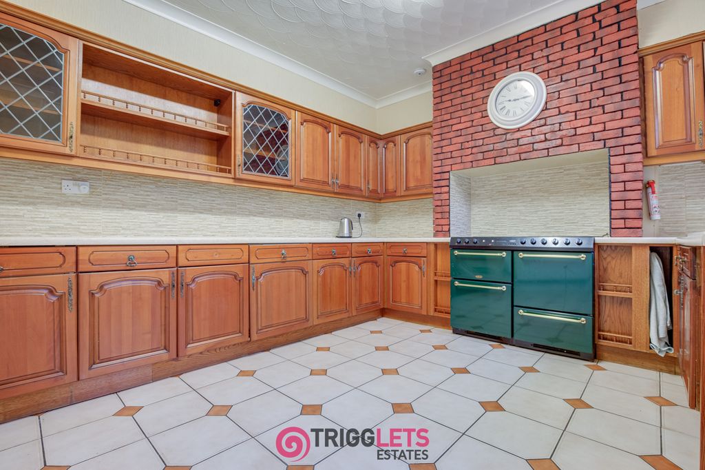 Property photo 2 of 31