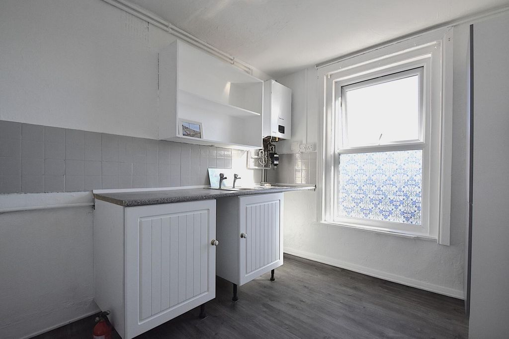 Property photo 3 of 9 Kitchen