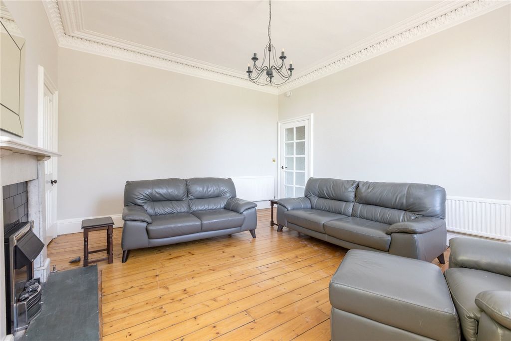 Property photo 3 of 19 Sitting Room