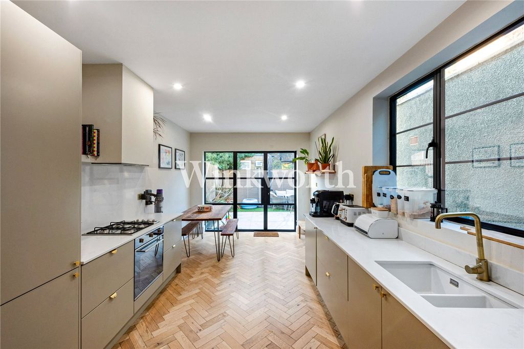 Property photo 3 of 27 Picture No. 32