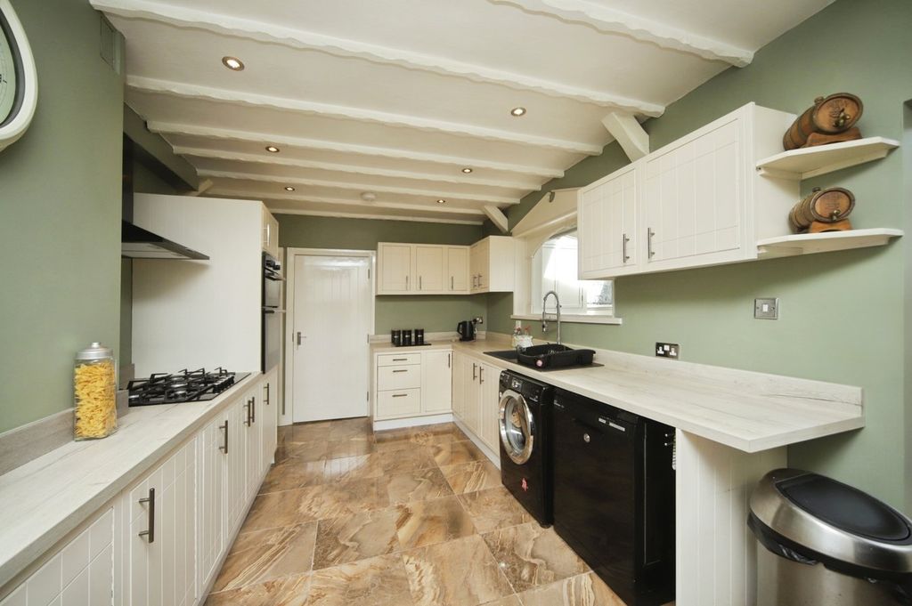 Property photo 2 of 23