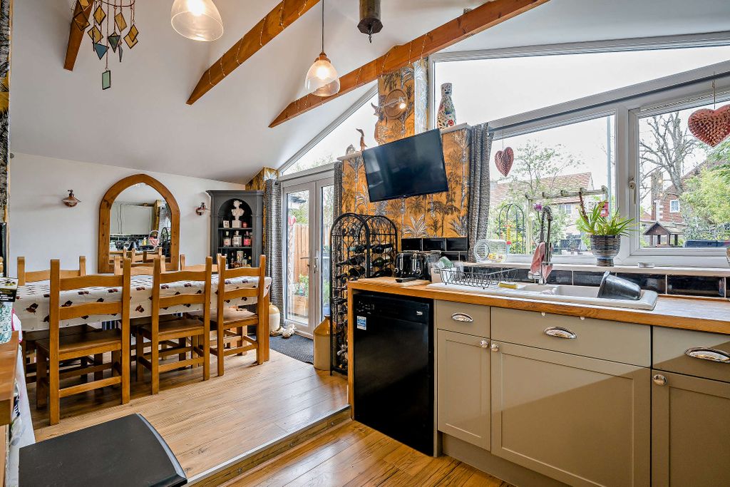 Property photo 3 of 21