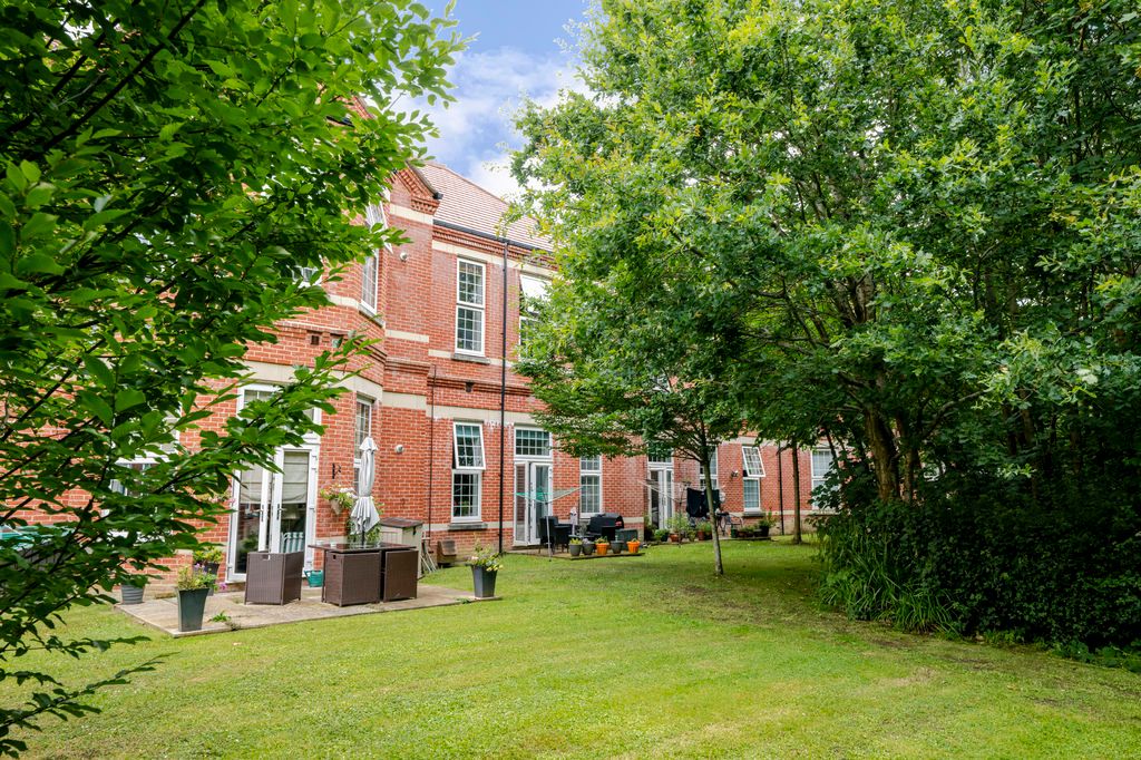 Property photo 1 of 13 Photo 14