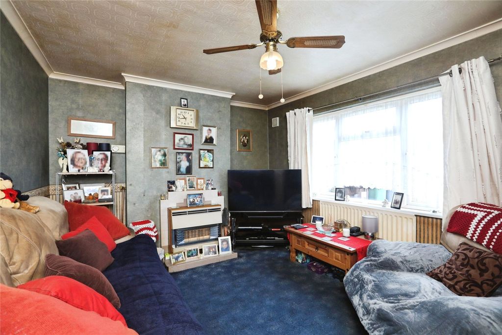 Property photo 3 of 23 Picture No. 02